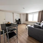 Schiefe Altbauvilla In Zentraler Lage, Monteurunterkunft Appartement Oldenbourg