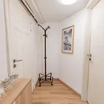 Appartement Schiefe Altbauvilla In Zentraler Lage, Monteurunterkunft *