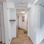 Appartement Schiefe Altbauvilla In Zentraler Lage, Monteurunterkunft *