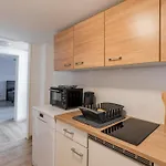 Schiefe Altbauvilla In Zentraler Lage, Monteurunterkunft Appartement