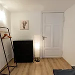 Schiefe Altbauvilla In Zentraler Lage, Monteurunterkunft Appartement *
