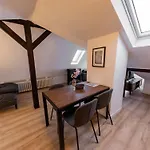 Appartement Schiefe Altbauvilla In Zentraler Lage, Monteurunterkunft *