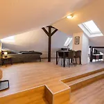 Schiefe Altbauvilla In Zentraler Lage, Monteurunterkunft Appartement *