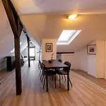 Schiefe Altbauvilla In Zentraler Lage, Monteurunterkunft Appartement *