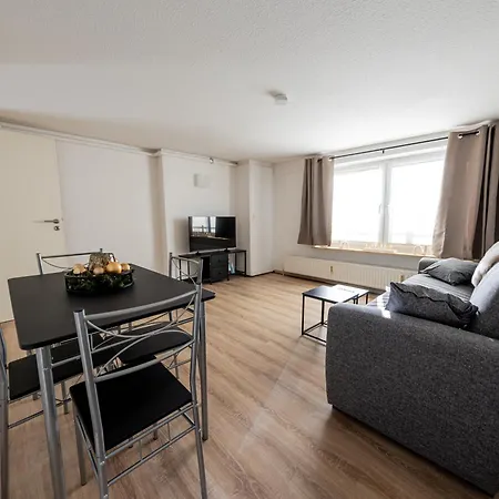 Schiefe Altbauvilla In Zentraler Lage, Monteurunterkunft Apartment Oldenburg