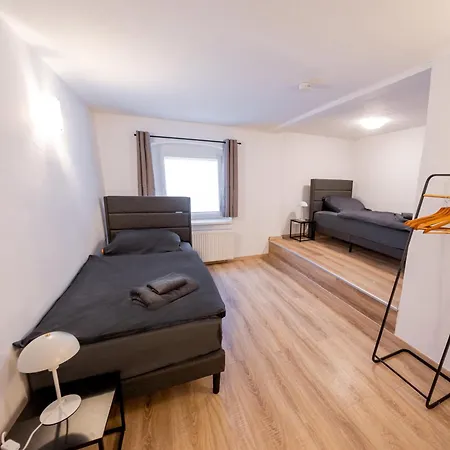 Schiefe Altbauvilla In Zentraler Lage, Monteurunterkunft Apartment *