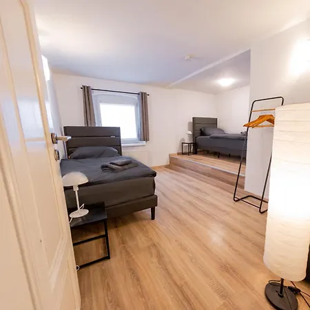 Schiefe Altbauvilla In Zentraler Lage, Monteurunterkunft Appartement Oldenbourg