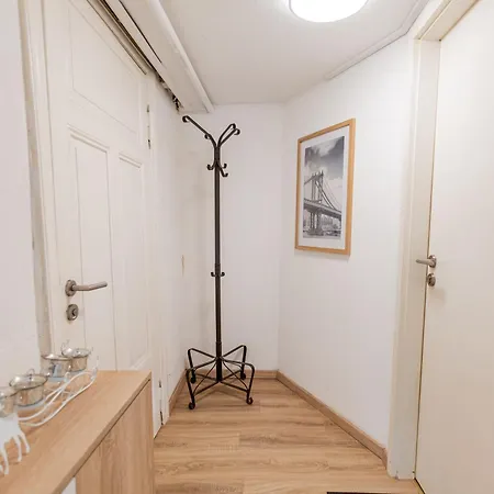 Apartmán Schiefe Altbauvilla In Zentraler Lage, Monteurunterkunft *