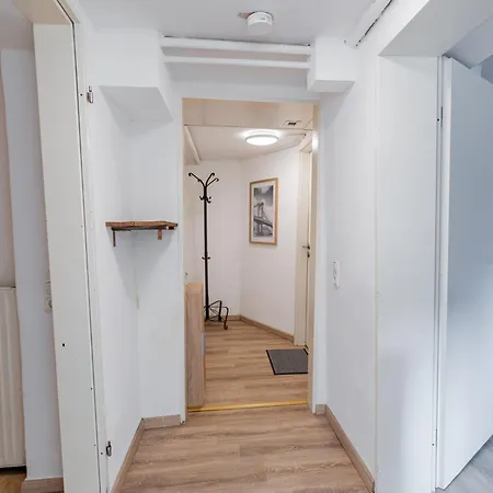 Apartamento Schiefe Altbauvilla In Zentraler Lage, Monteurunterkunft *