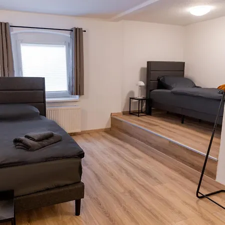 Schiefe Altbauvilla In Zentraler Lage, Monteurunterkunft Apartment