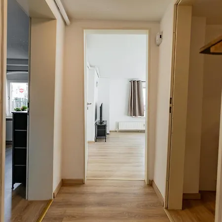 Apartment Schiefe Altbauvilla In Zentraler Lage, Monteurunterkunft