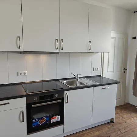 Schiefe Altbauvilla In Zentraler Lage, Monteurunterkunft *